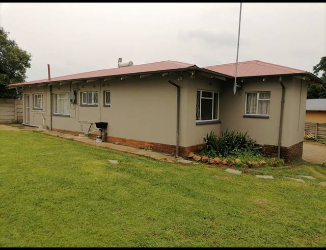 10 BEDROOM FREESTANDING FOR SALE IN HEIDELBERG EXT 5
